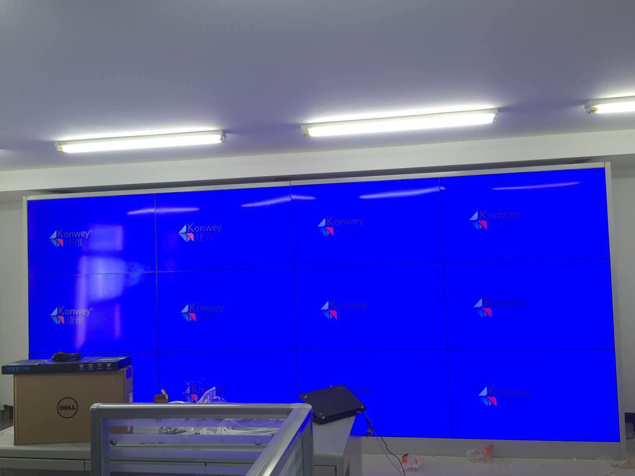 液晶拼接屏安装测试